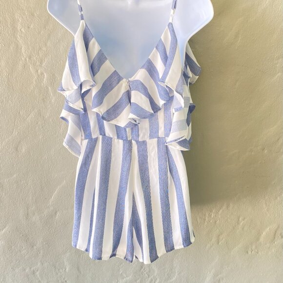 LULUS GRAY & WHITE STRIPE ROMPER MED NWOT - Picture 6 of 6